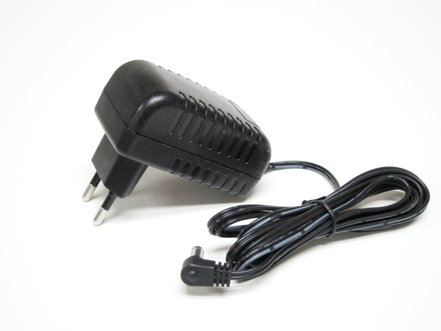 Adaptador de Corriente Tablet Genericas 9V 2000mA 3,95mm/1.5